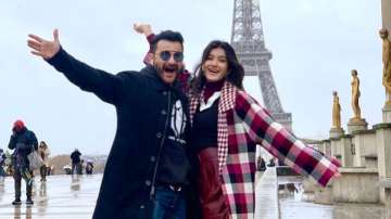 Shanaya Kapoor takes our breaths away as she poses infront of Eiffel Tower in Paris