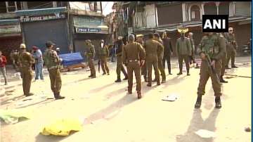 Grenade attack on security forces in Lal Chowk area of Srinagar, 10 injured