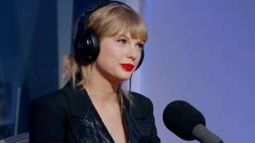 Taylor Swift says Scooter Braun, Scott Borchetta not letting her play old songs at AMAs