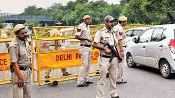 Viral Video | Delhi Police ask students to vacate PGs, hostels near DU in Mukerjee Nagar