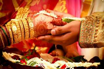 Good News! Govt to give 10 gram gold to every bride at the time of marriage from January 1. Deets inside