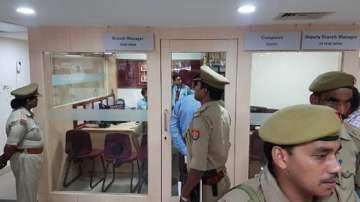 Robbers loot ICICI Bank branch of over Rs 20 lakh