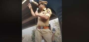 Maharashtra cop hops atop auto to guide protesters, wins hearts