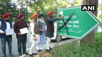 Delhi: Aurangzeb Road sign boards blackened by Akali Dal MLA 