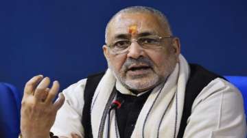 Giriraj Singh slams Rahul for using 'Savarkar' surname