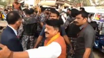 'Muslim mob has gheraoed me': Kailash Vijayvargiya tweets video