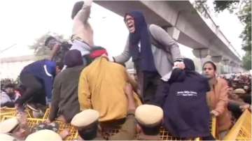 Jamia students clash with Delhi police after march opposing CAB stopped