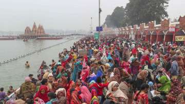 Thousands take holy dip at Kurukshetra during solar eclipse