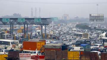 Traffic Jam on the Delhi-Gurgaon expressway due to protests against the Citizenship Amendment Act in