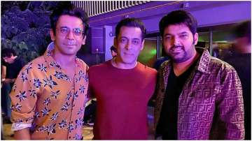 Kapil Sharma, Sunil Grover pose for much-awaited picture with Salman Khan, fans can't keep calm