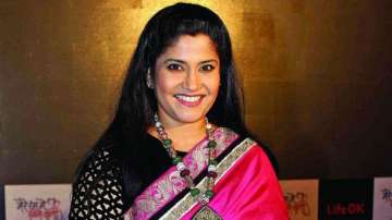 Renuka Shahane hits back at the troller who called her 'dam actress' in the funniest way.