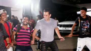 Salman Khan's crazy dance on Munna Badnaam Hua with paparazzi is unmissable. Watch video