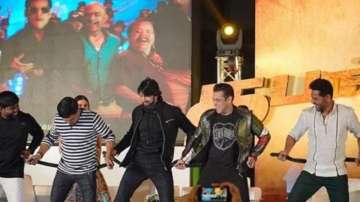 Salman Khan, Prabhudeva, Sudeep grooving to 'Munna Badnam' in Chennai is best thing on internet. Wat