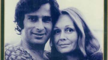 You can’t miss this heart-warming photo of Shashi Kapoor and wife Jennifer Kendal