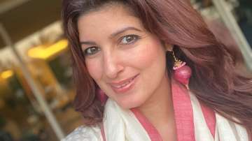 Twinkle Khanna flaunts onion earring gifted by husband Akshay Kumar