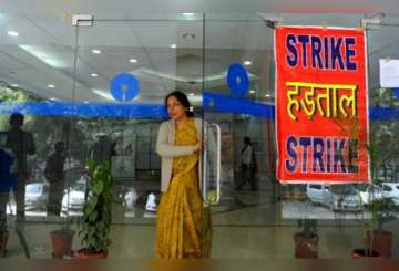 Bank strike tomorrow amid Bharat Bandh; Bank branches, ATM services likely to be hit