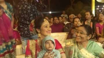 Taarak Mehta Ka Ooltah Chashmah fame Disha Vakani spotted with daughter Stuti