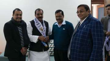  Jagdish Yadav on Saturday joined AAP in the presence of CM Arvind Kejriwal