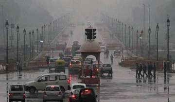 Minimum temperature drops in Delhi; rains, winds improve air quality
