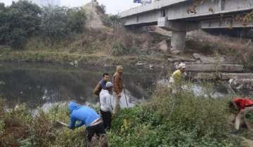 Body of unidentified woman with hands tied found floating in river