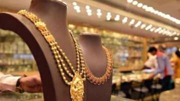 Gold prices hit lifetime high of ?41,730 per 10 gm, zoom Rs 720