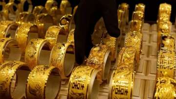 Gold rises by Rs 32, silver gains Rs 116