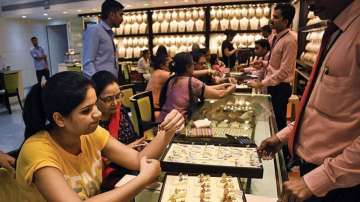 Gold prices fall Rs 162, silver tumbles Rs 657