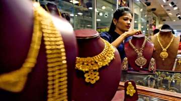 Gold prices soar record high