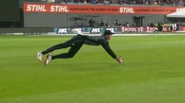 Martin Guptill grabs a stunner to dismiss Virat Kohli in 1st T20I 