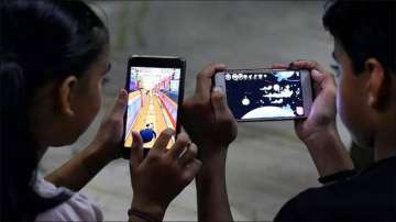 Over 50 crore Indians now use smartphones, 77% on Internet