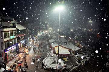 Light snowfall, rain in Himachal