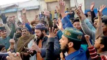 Stone pelting at Nankana Sahib Gurdwara in Pakistan