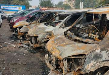 delhi fire, delhi fire incident, cars burnt in Delhi, delhi fire service, 