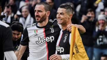 Juventus' Cristiano Ronaldo celebrates with teammate Gonzalo Higuain, left, after scoring during an Italian Serie A soccer match between Juventus and Cagliari