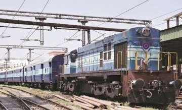 Niti Ayog plans 15-minute head start, max speed of 160kmph, own guard, crew in private trains 