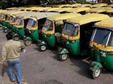 Auto driver's quick-thinking helps woman deliver baby inside vehicle in Kota city