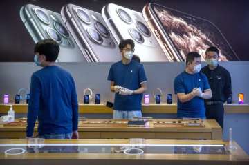 Apple says Coronavirus will impact output, global stocks fall