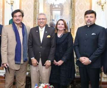 Congress leader Shatrughan Sinha called upon Pakistan President Dr Arif Alvi in Lahore on Saturday (Twitter)