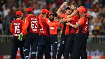 2nd T20I: Quinton de Kock heroics not enough as England beat South Africa in thriller to level serie