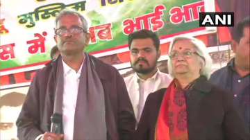 LIVE: Mediators Sanjay Hegde, Sadhana Ramachandran speak to protesters at Shaheen Bagh