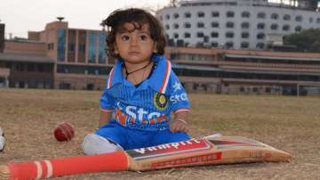 10-month old kid steals Sachin Tendulkar's heart