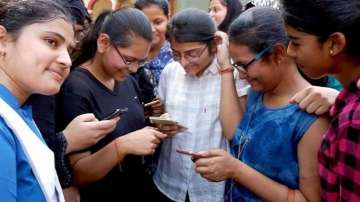 Maharashtra: College bans mobile phones to boost student performance