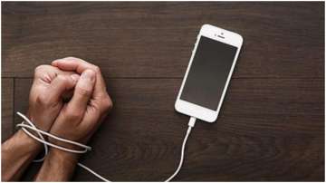 Excess smartphone use linked to mental distress, suicidality