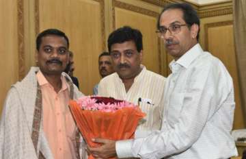 GST Bhavan staffer who saved tricolour from fire felicitated by Maharashtra CM