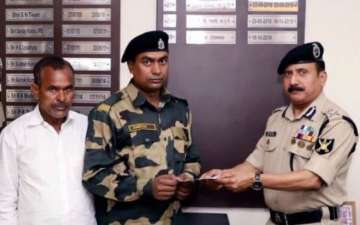 BSF gives Rs 10 lakh to jawan whose house was burnt in Delhi