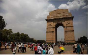 Light rains, strong winds improve Delhi's air quality, bring mercury down