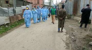 A team of doctors doing the rounds of localities in Bandipore district in Jammu and Kashmir on Thursday (Photo by Manzoor Mir/India TV)