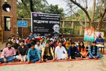 DUSU members sitting on a fast to demand the restoration of peace in the National Capital (Twitter)