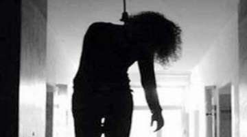 Boyfriend leaks intimate video, 16-year-old girl hangs self