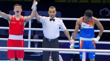 Kaushik (R) started well but lost steam in the face of relentless body shots by Baatarsukh, a two-time podium finisher at the Asian Championships.